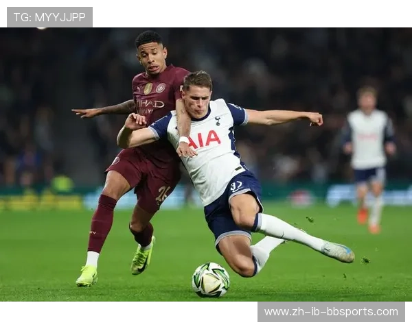 英超球员防守时出现拉裤子的趣闻及反应 英超球员防守时出现拉裤子的趣闻及反应